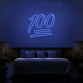 Letra LED "100%" personalizada tamaño 100 x 100 cm