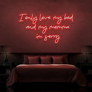 Scritta a Led Personalizzata Frasi Personalizzate "I only love my bed and my momma" cm 130 x 80