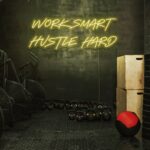 Scritta a Led Personalizzata Frasi Personalizzate "Work smart hustle hard" cm 120 x 50 - immagine 4