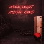 Scritta a Led Personalizzata Frasi Personalizzate "Work smart hustle hard" cm 120 x 50 - immagine 6