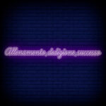 Scritta a Led Personalizzata Frasi Motivazionali "Allenamento, dedizione, successo" cm 284 x 27